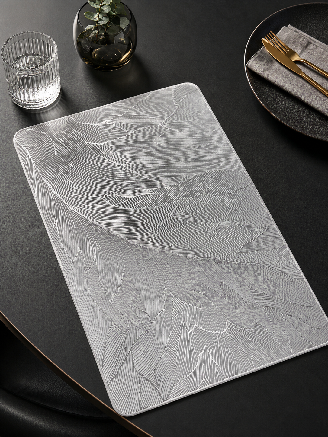 Modern Embossed Leaf Textured Table Mat