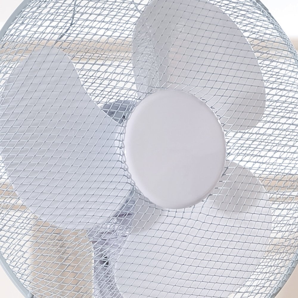 Daewoo 16" White Pedestal Fan with Cross base